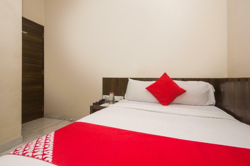 Oyo 8193 Hotel Pearl View Mumbai  Buitenkant foto